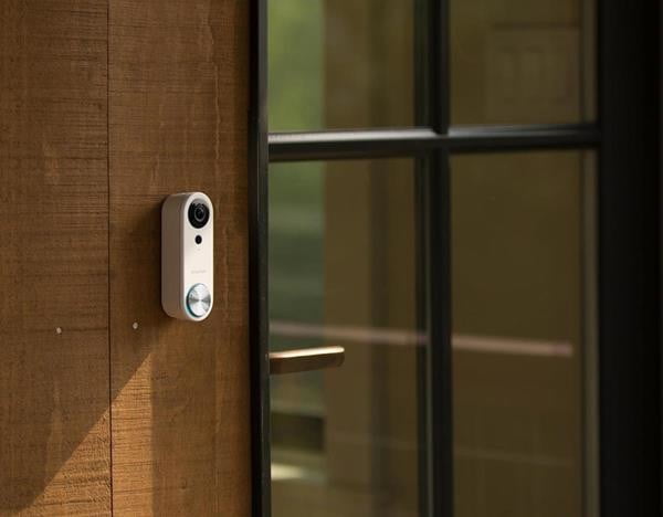 Simplisafe steps outside the smart home with its Video Doorbell Pro