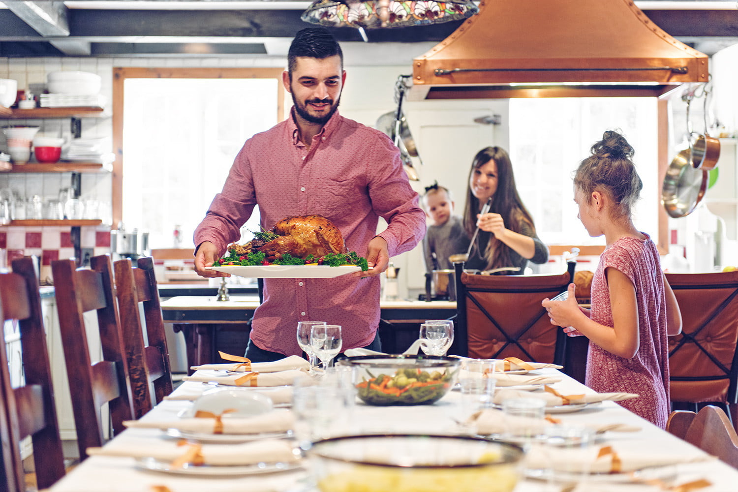 Kitchen fires, viral turkeys, family knife fights, and more Thanksgiving fails
