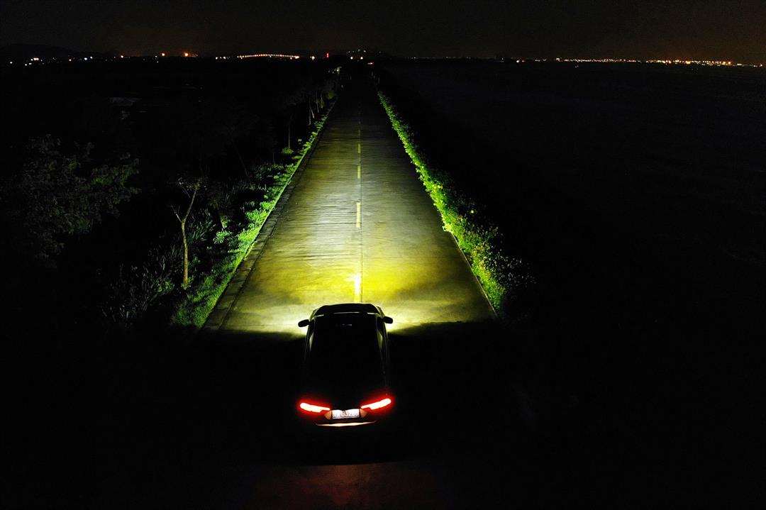 These headlights have 4 color settings to help save lives under all conditions