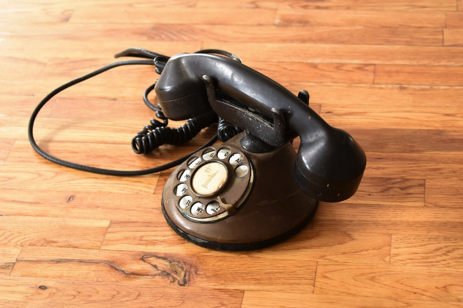 These Alexa-stuffed retro phones don’t listen until you take them off the hook