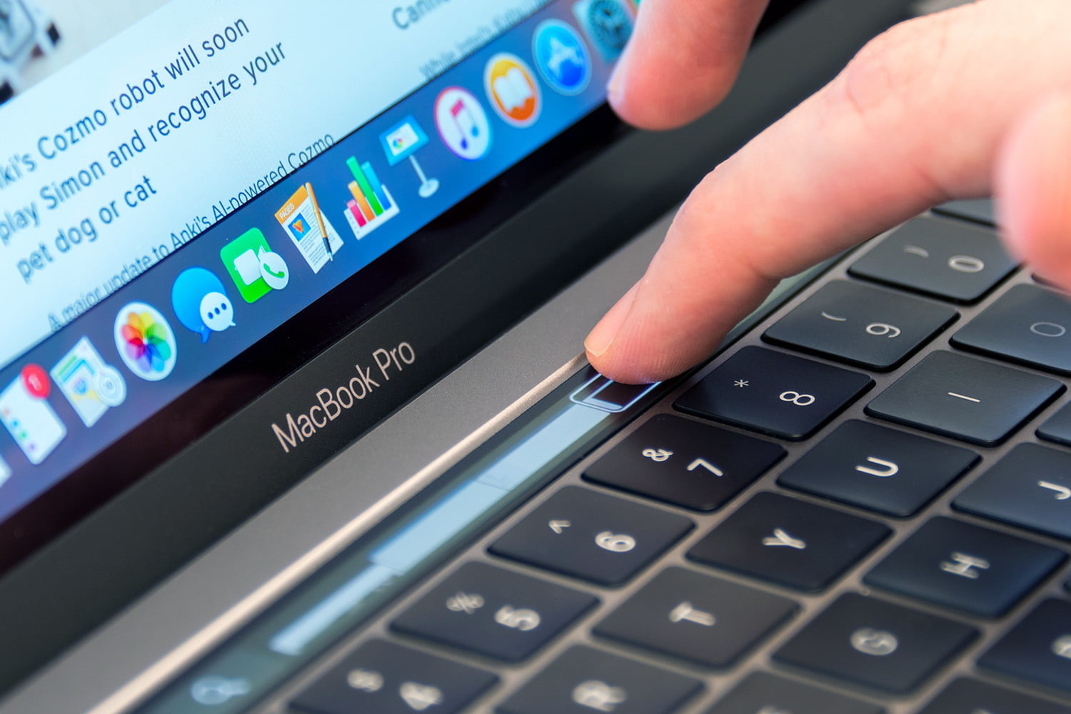 Apple’s 2018 15-inch MacBook Pro sees $500 discount for Black Friday