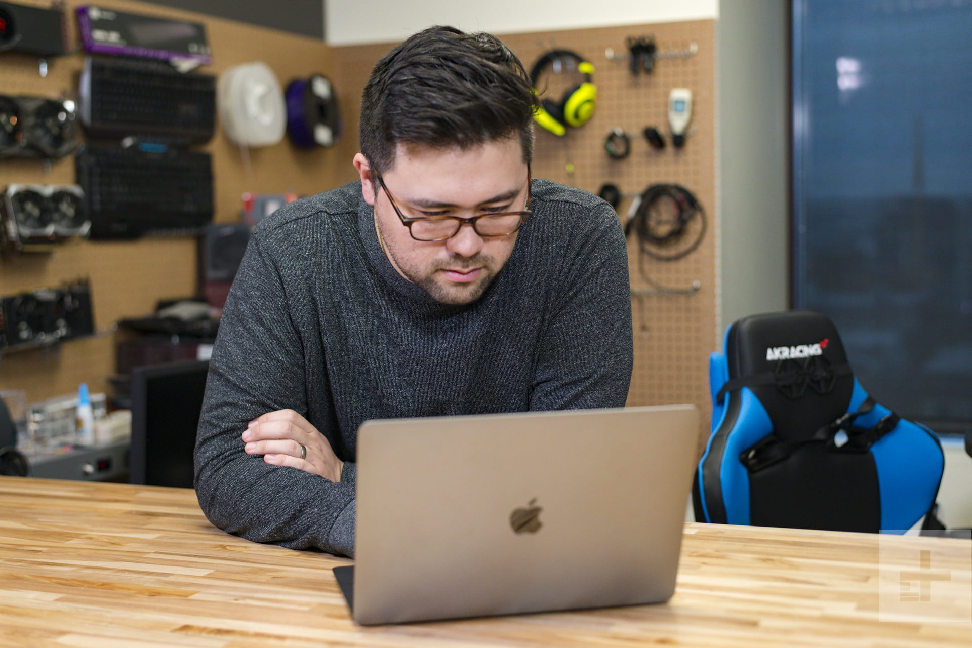 5 Reasons your Macbook keeps restarting and how to fix the issue