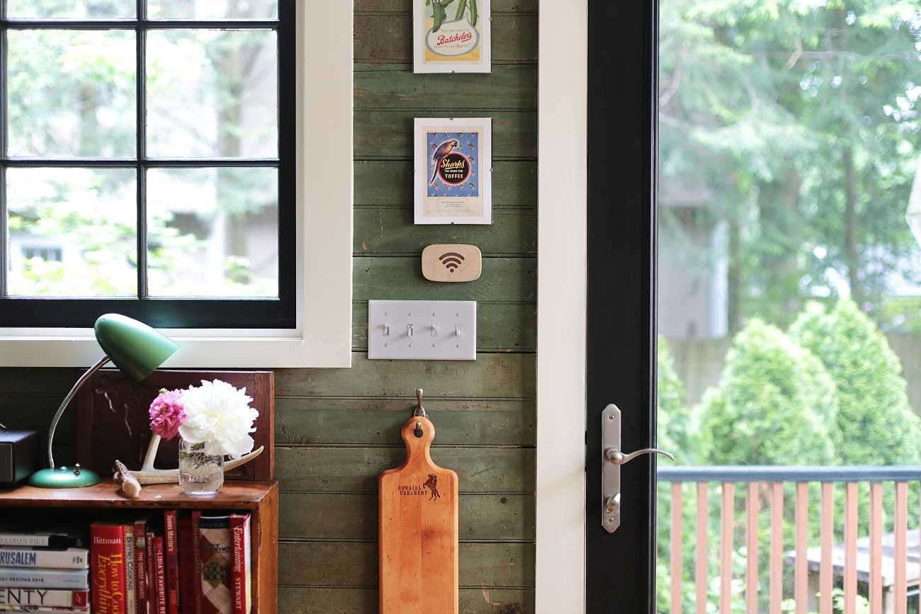 Wifi Porter is a high-tech block of wood that lets you share your broadband